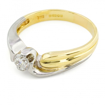 18ct gold 2 tone Diamond solitaire Ring size P